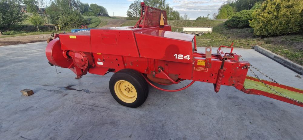 Прес-Підбирач Massey-Ferguson 124