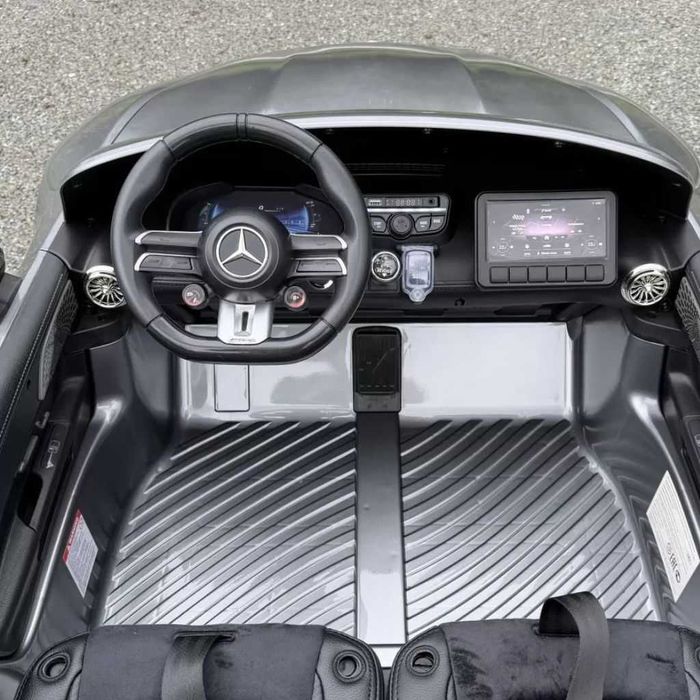 Auto na akumulator MERCEDES GT63 dla dzieci 4x200W 24V 14Ah LAKIEROWANY