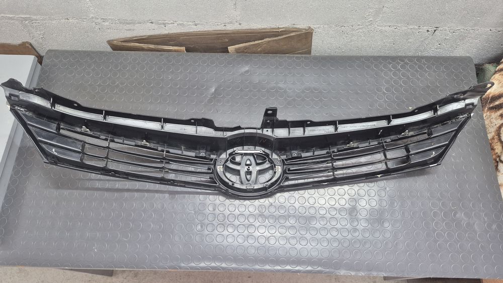 Передня решітка Toyota Camry V50/V55