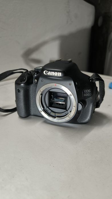 Canon 600D + Lentes e extras