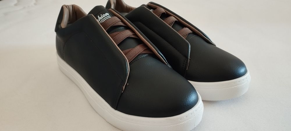 Sapatos de homem (novos)