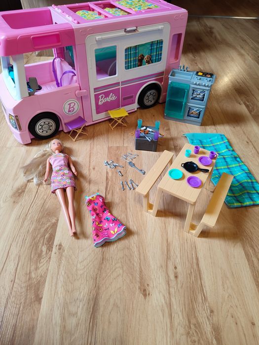 Kamper marzeń Barbie Mattel łódka basen lalka