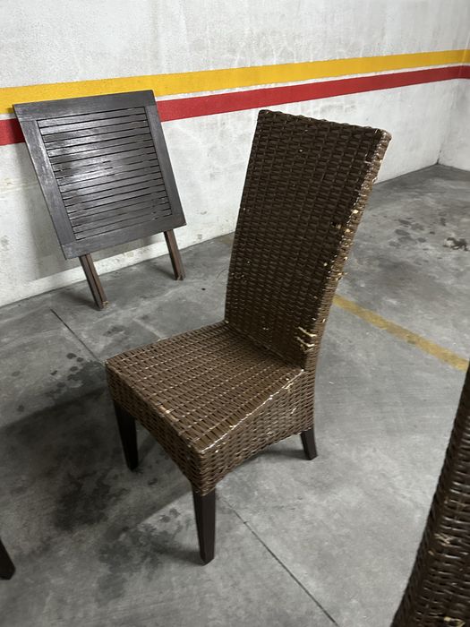4 cadeiras + mesa desmontável