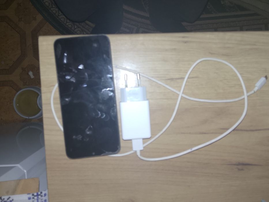 Телефон повністю робочий але поміняти екран