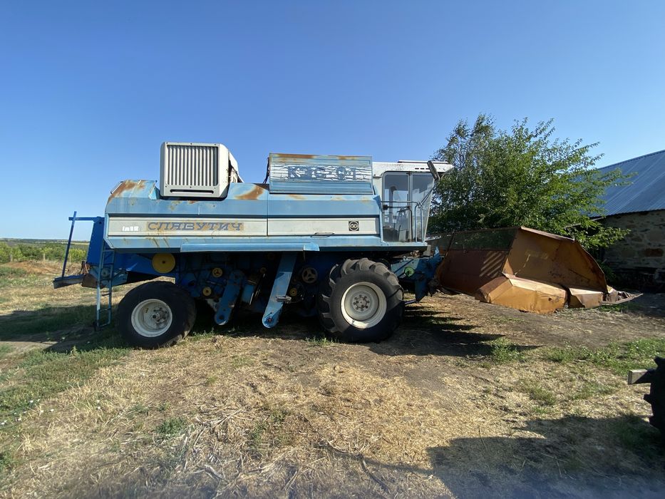 Комбайн Славутич КЗС-9-1