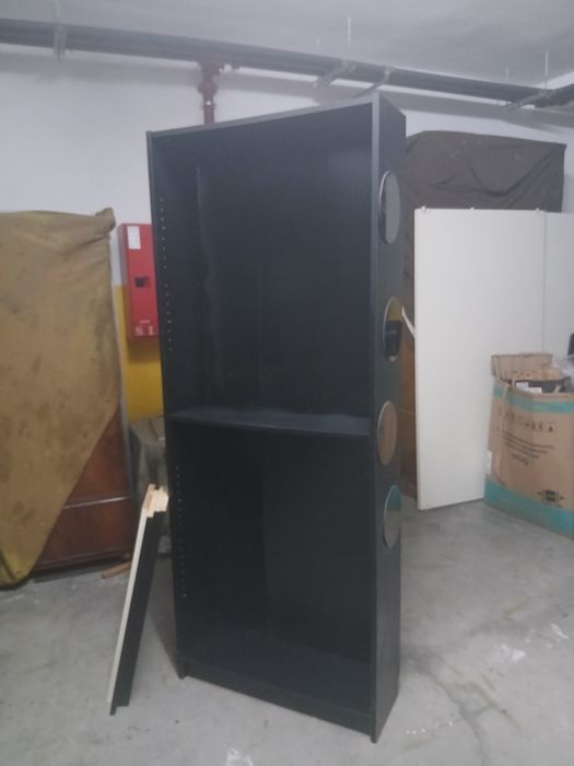 Estante preta alta Ikea