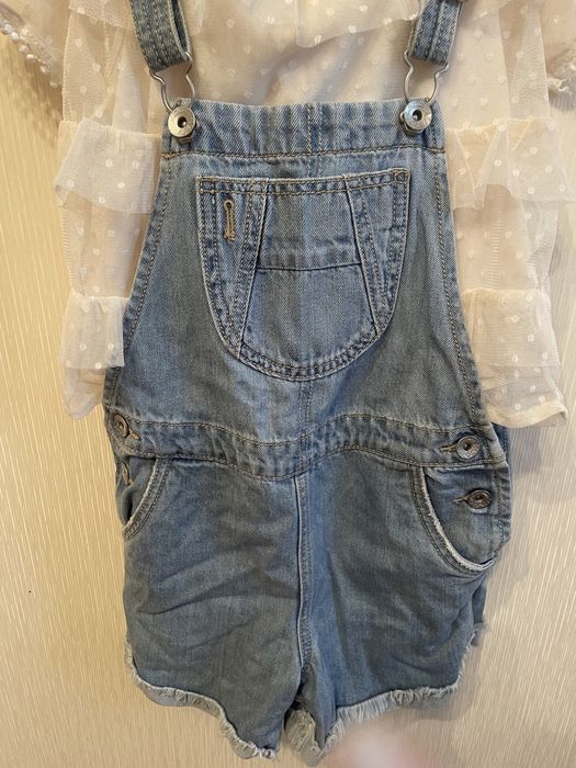 Продам комбинизон джинсовый на девочку