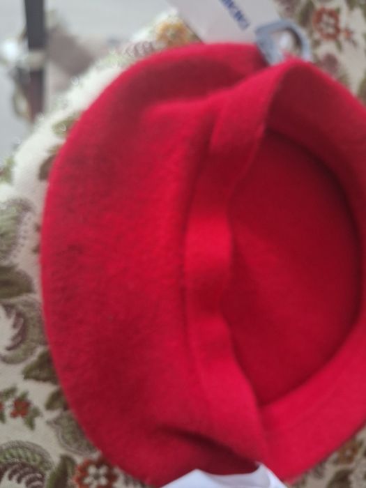 Wełniany czerwony beret