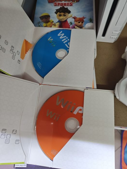 Konsola Nintendo Wii komplet  plus ...gitara .