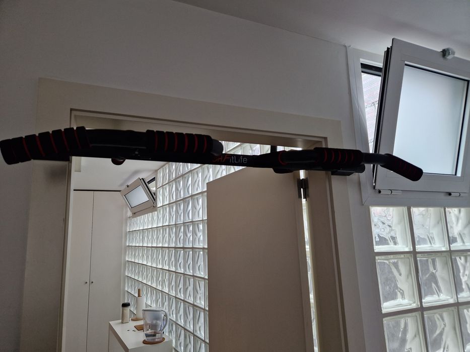 Barra para pull-ups teto