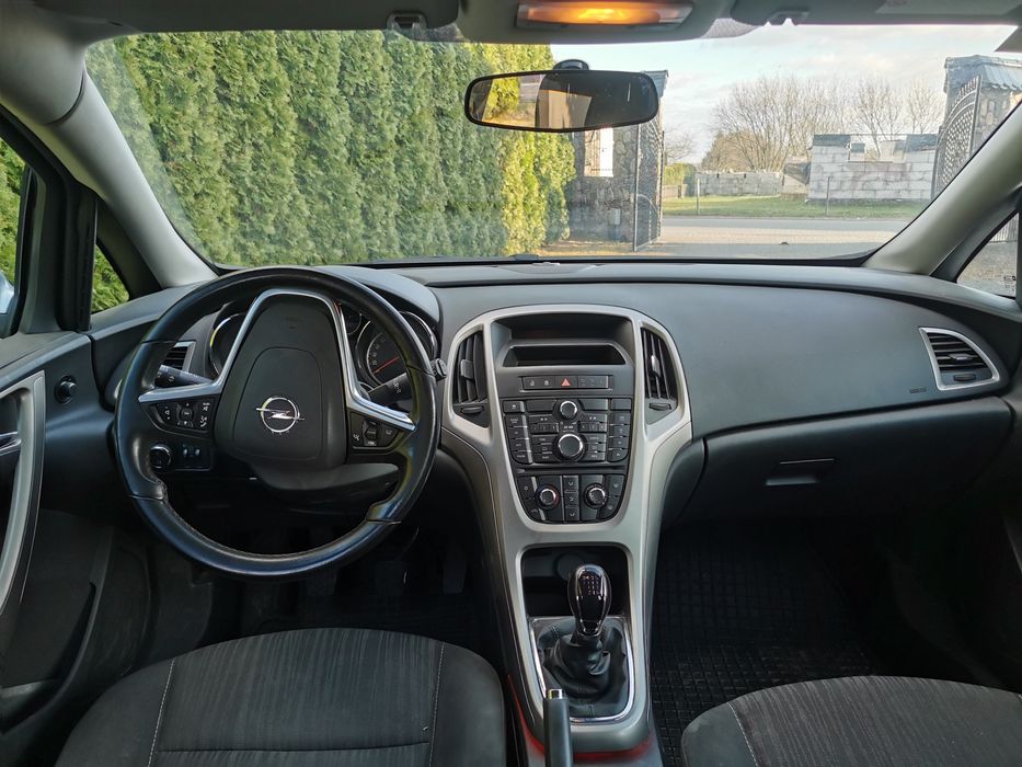 Opel Astra J 1.4T 140 KM BENZYNA