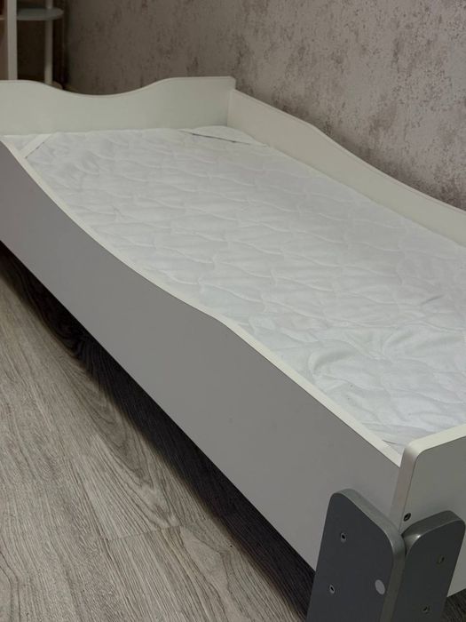 Продам дитяче ліжечко з матрасом