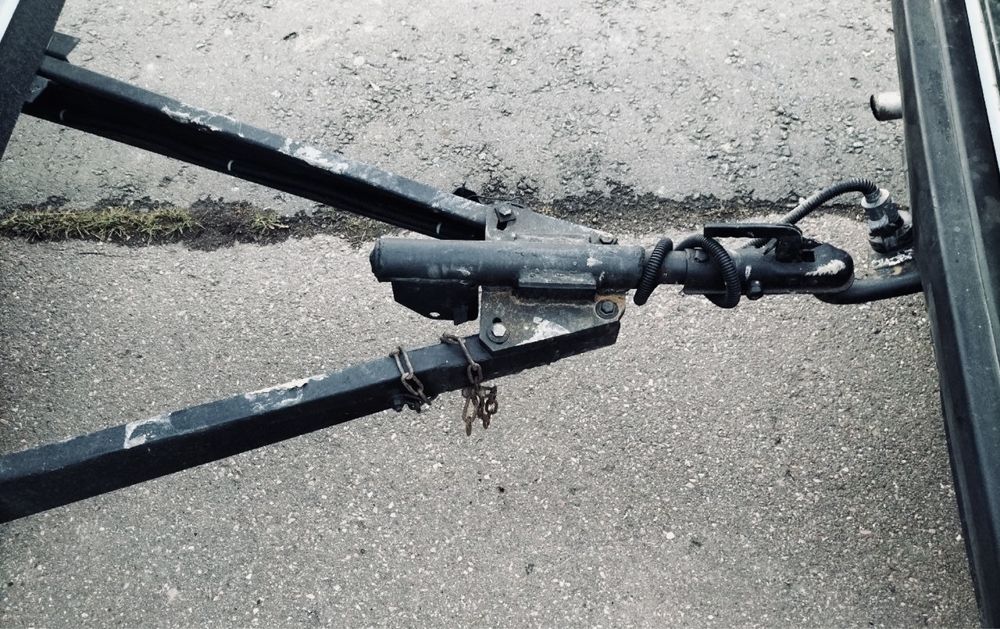 До вашої уваги бортовий 2-х осний причеп