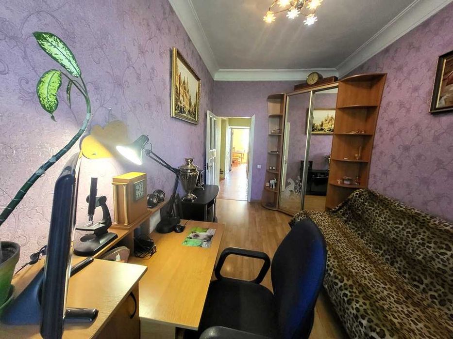 Продаж 2-х к.кв. ЦЕНТР міста вул. 12 Квітня буд.№5 (4 поверх).