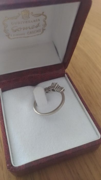 Anel de diamantes e ouro branco