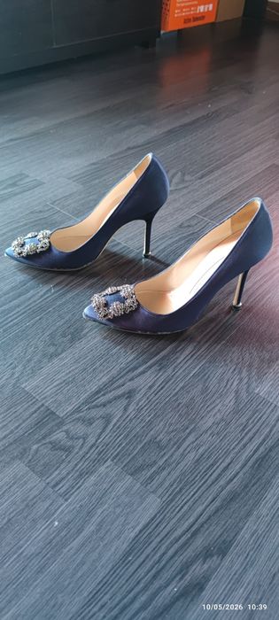 Manolo Blahnik Hangisi
