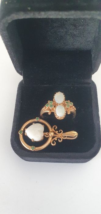 Conjunto de anel e pingente em ouro antigo