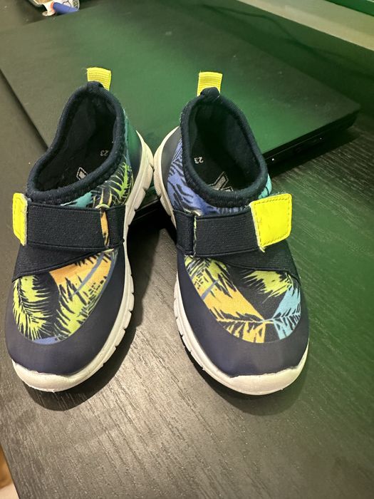 Кросівки дитячі нові