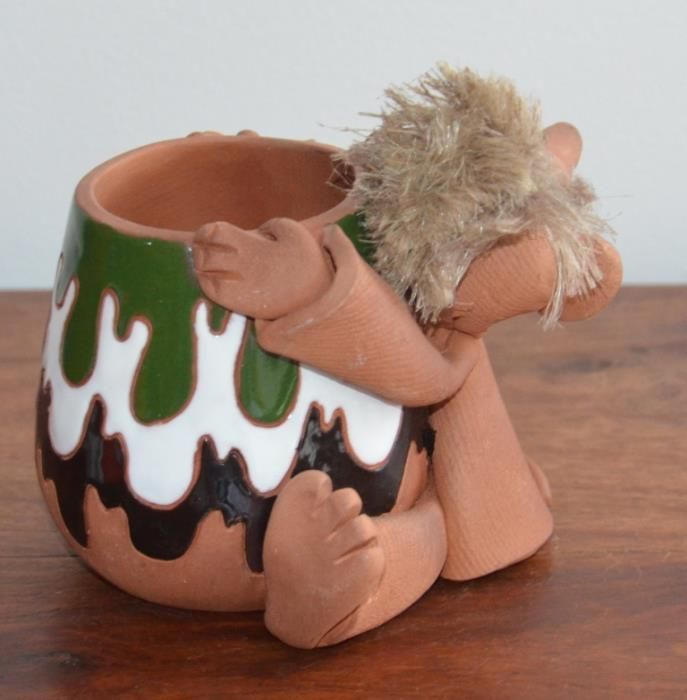 **Porta-canetas/Porta-lápis em cerâmica – Origem: Lituânia