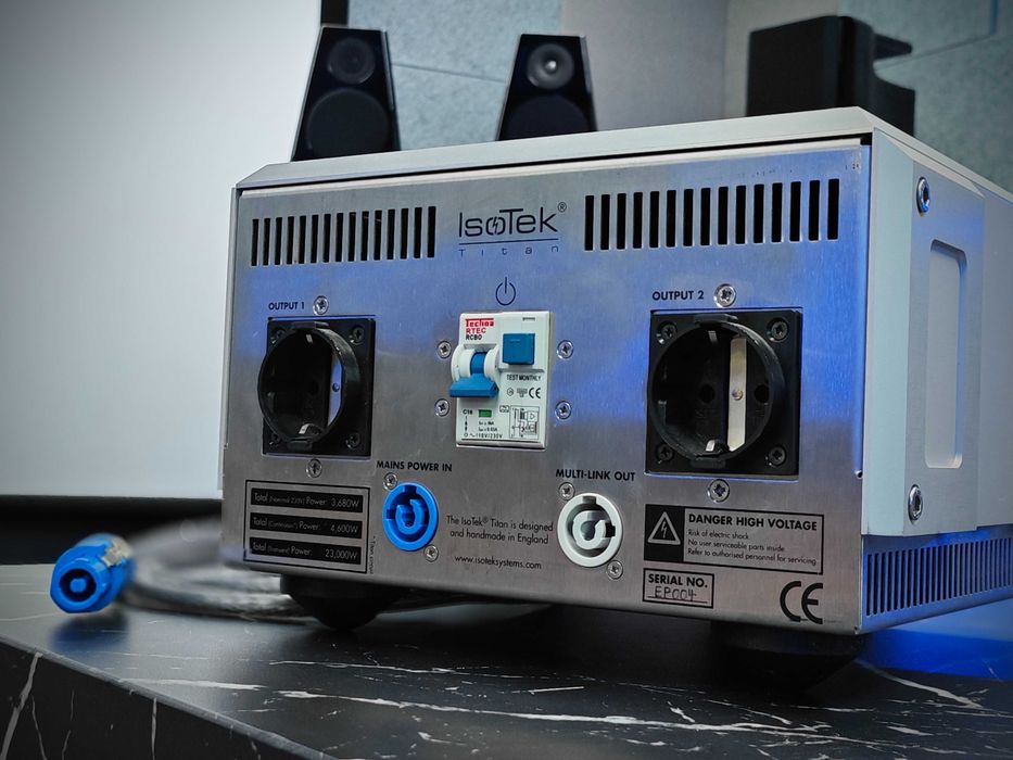 Мережевий фільтр Isotek EVO 2 Titan + кабель