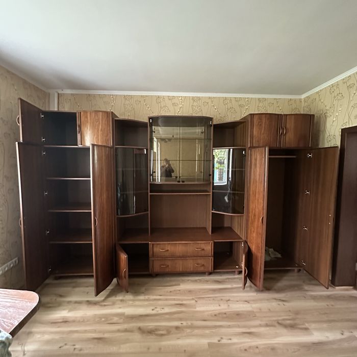 Продам НОВУ містку стінку у вітальню