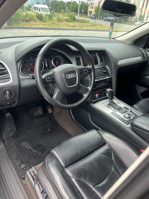 Автомобіль Q7 2010