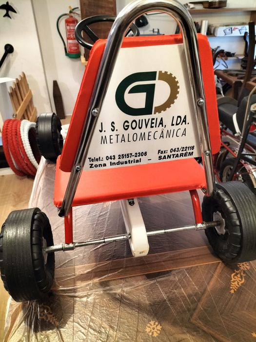 Carrinho kart a pedais Sá e Portela
