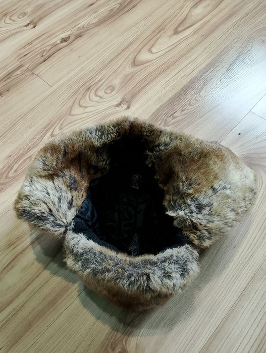 Czarna Czapka Zimowa Uszatka Pilotka Ze Sztucznym Futrem Barts