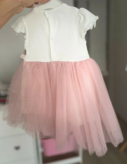 Śliczna biało - różowa sukienka r.80