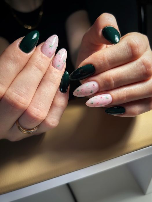 Манікюр, педикюр, нарощування нігтів