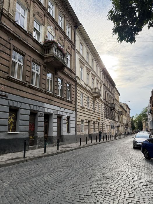 Продаж 1 кімнатної квартири у центрі міста Вулиця Стефаника Проспект Шевченка Площа Ринок Коперника Парк Франка Галицький район Австрійський будинок