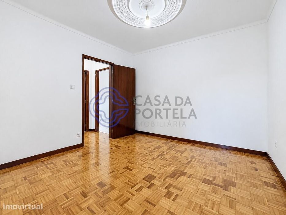 Moradia T2 completamente renovada, com terraço e jardim, a menos de 5