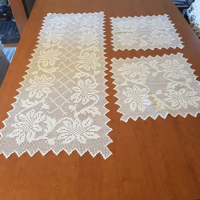 Conjunto de panos de renda feitos à mão