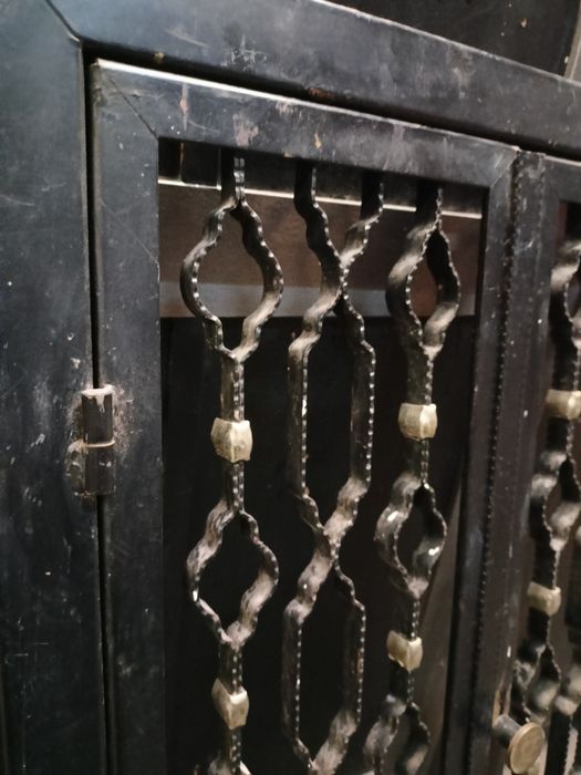 Metalowe ażurowe drzwiczki ozdobne