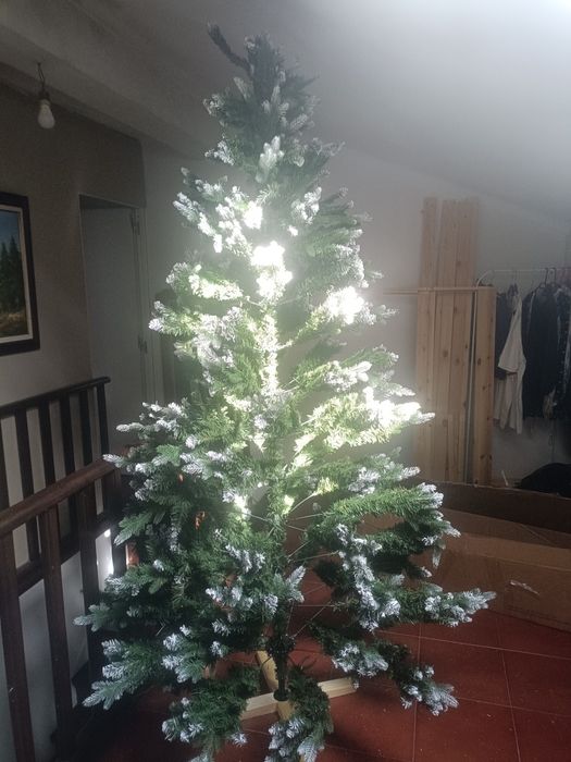 Árvore de natal com 2 metros 10cm