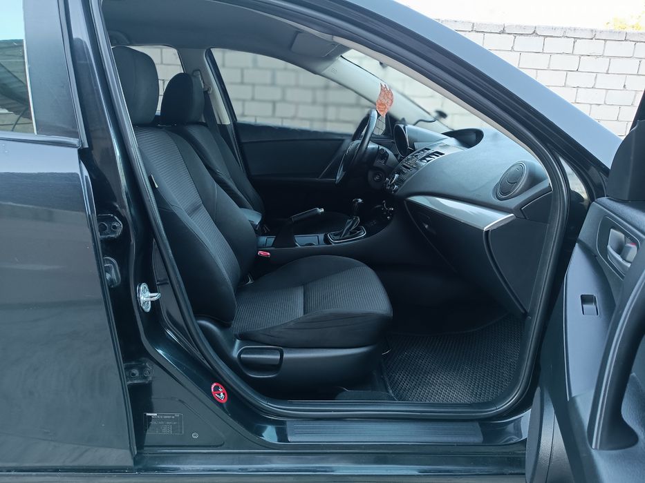Продам mazda 3 2012 рік в  гарному стані