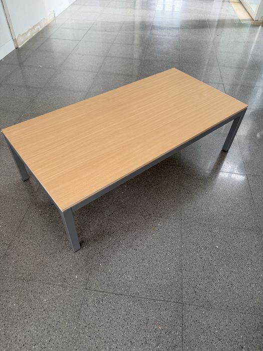 Mesa em excelente estado de madeira maçiça