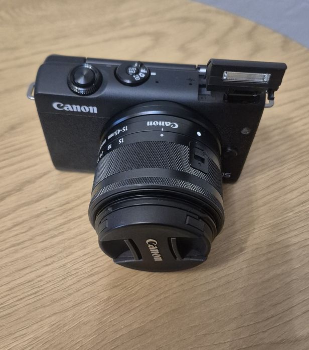 Фотоапарат Canon eos m200