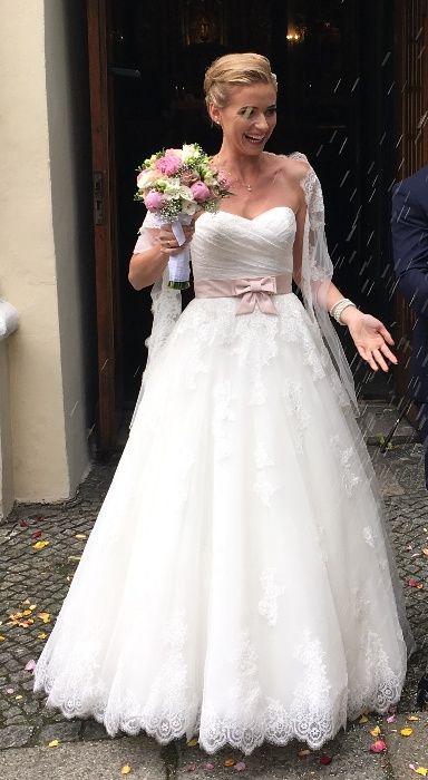 Przepiękna suknia ślubna / rozmiar 36