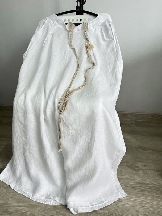 Білі лляні брюки з гарним поясом Італія