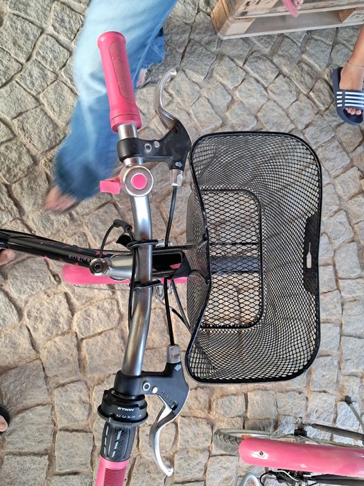 Bicicleta  menina 6-12anos com mudanças, cesto e campainha roda 20