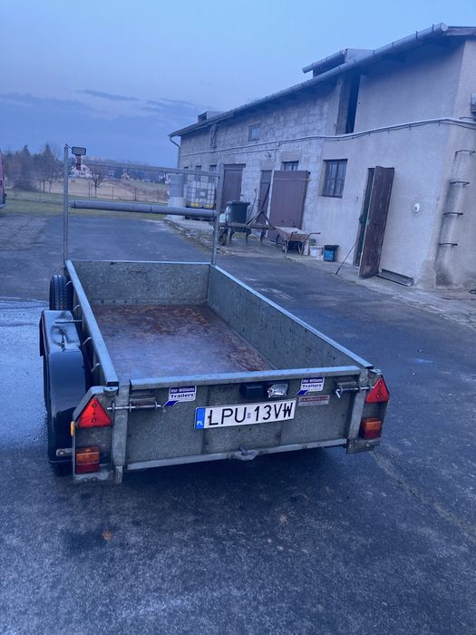 Przyczepa samochodowa