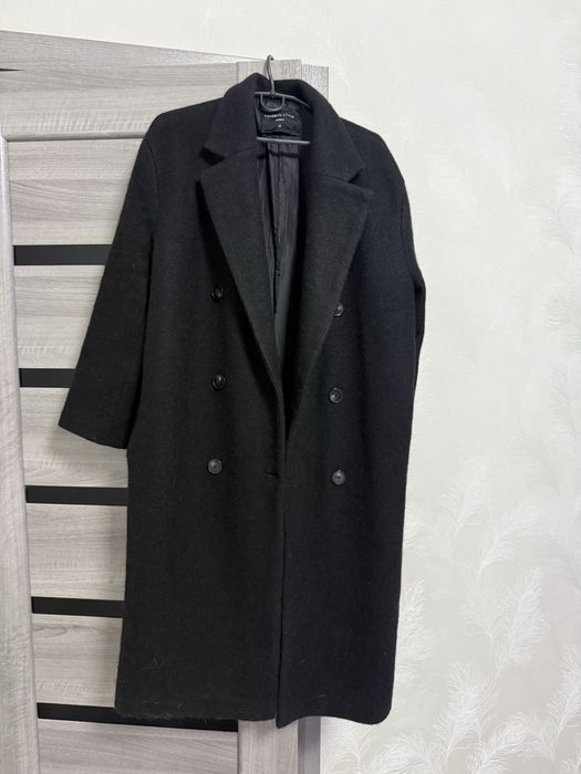 Пальто чорне, довге