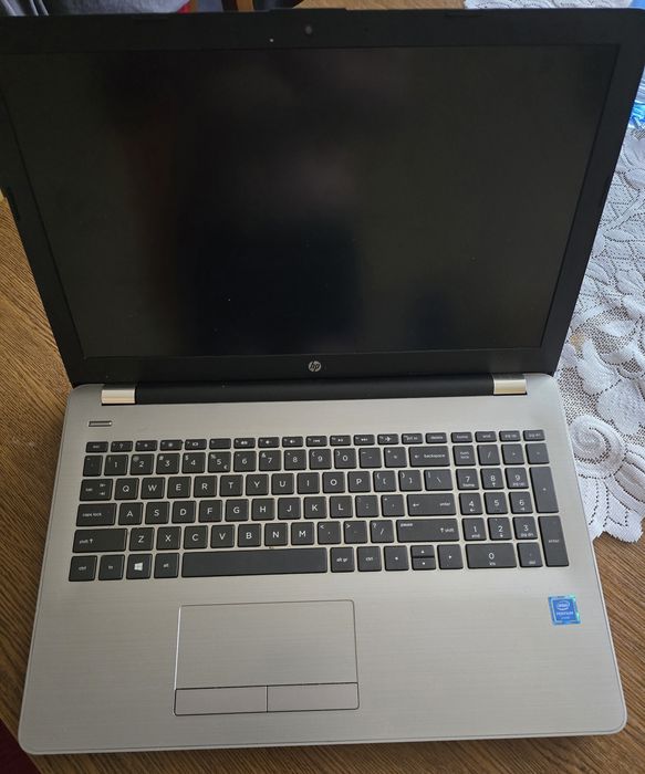 Laptop HP 250 G6 256 GB 4GB Ram Win 10 Bardzo Dobry Stan Torba