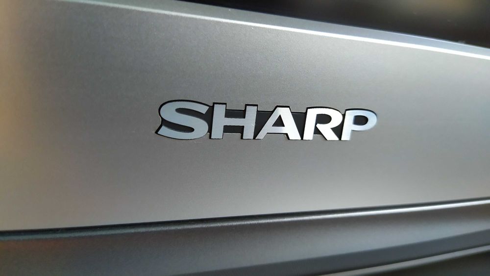 37'' Elegancki telewizor Sharp AQUOS LC-37AD5E