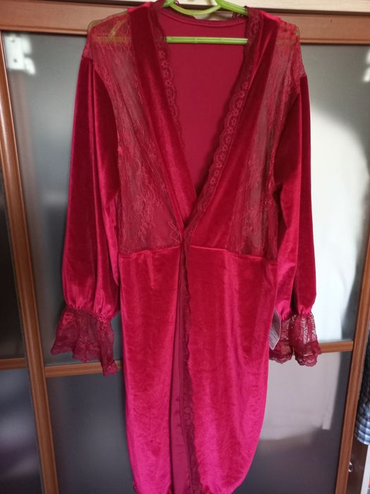 Жіночий пеньюар-халат