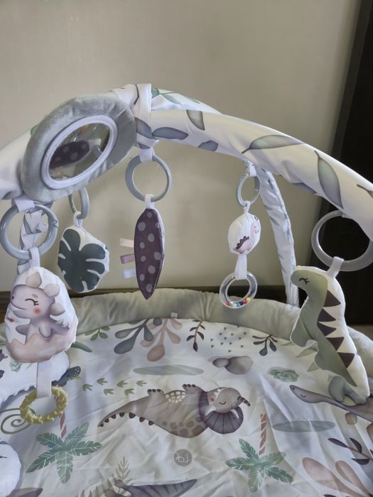 Приставне ліжечко, заколисуючий центр, ванночка, розвиваючий  килимок