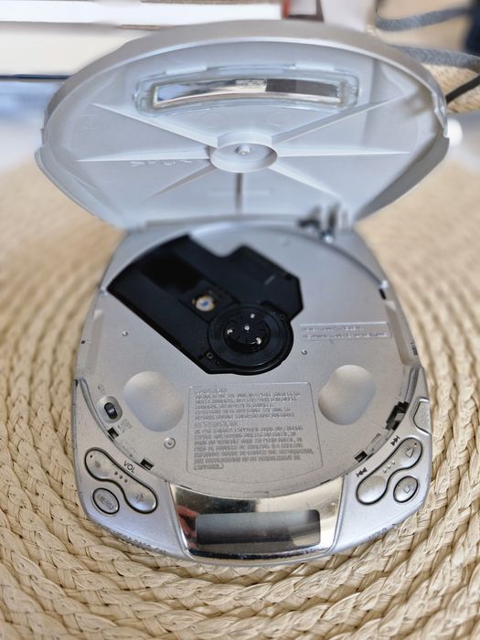 CD walkman sony D-E200
