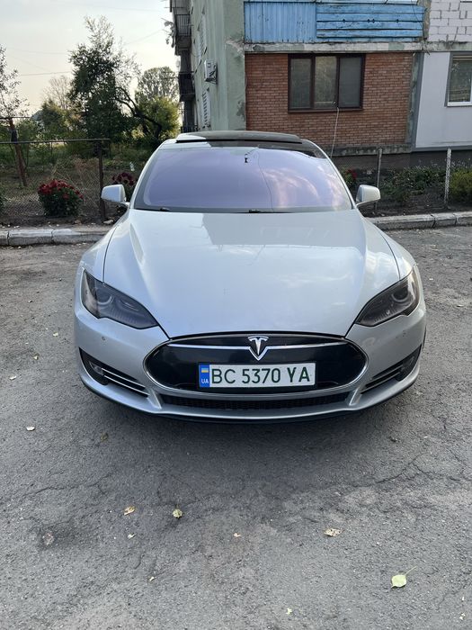 Тесла модел S 85 кв