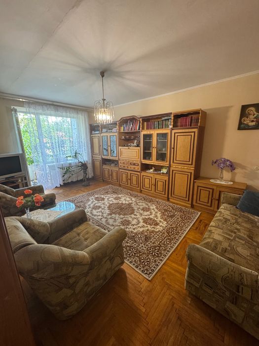 Продається велика 3 кімнатна квартира в центрі  Ужгорода!